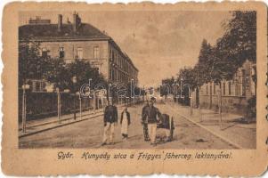 Győr, Hunyady (Hunyadi) utca Frigyes főherceg laktanyával, katonák (fl)