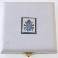 Vatikán 1986. "II. János Pál pontifikátusának 8.évére" Br számozott emlékérem eredeti tokb...