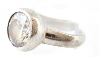 Ezüst(Ag) gyűrű, cirkónia kővel, jelzett, méret: 49, bruttó: 5,4 g