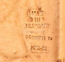 Sóskuti 70. Jelzéssel: Női arc. Mázas kerámia falikép. 25x17 cm (egyik sarkán hátulról sérülés)