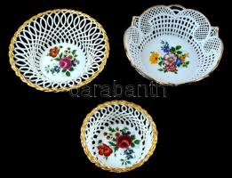 3 db román porcelán áttört tálka. Kézzel festett, kis kopásokkal. d:11 cm, 16 cm