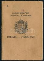 1931-1933 Magyar Királyság fényképes útlevele szilágycsehi születésű tanuló részére, bejegyzésekkel
