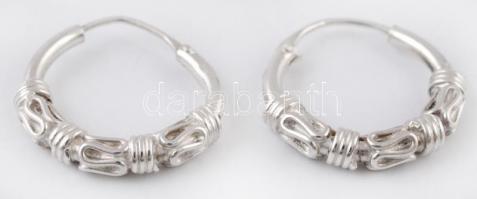 Ezüst(Ag) filigrán díszítésű karikafülbevaló-pár, jelzett, d: 1,6 cm, nettó: 2,2 g