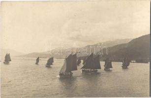 1916 Osztrák-Magyar Haditengerészet vitorlás százada, matrózok / K.u.K. Kriegsmarine Yacht Fregatta, Kreuzeryacht / WWI Austro-Hungarian Navy cruiser yacht squadron, mariners, sailing vessels. photo