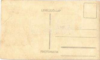 Budapest XIV. Városliget, Angol Park, céllövölde, férfi puskával. photo (vágott / cut)