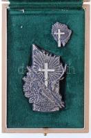 ~1993. Hubertus Kereszt zománcozott, ezüstözött fém vadászati kitüntetés miniatűrrel, eredeti tokban T:2- ezüstözés erősen lepattogzik