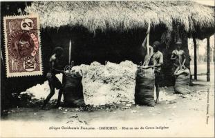 Dahomey, Afrique Occidentale Francaise, Mise en sac du Coton indigéne / folklore from French West Africa, cotton packaging