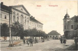 1908 Lugos, Lugoj; Vármegyeháza, piaci árusok, M. k. dohányáruda / county hall, market vendors, tobacco shop (fl)