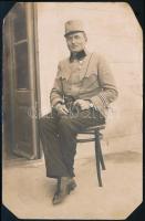 1917 Lotzkovits Rudolf K. u. k. Feldkurat (tábori lelkész) Trebinjében, hátoldalon feliratozott fotó, sarkainál vágva, 14×9 cm