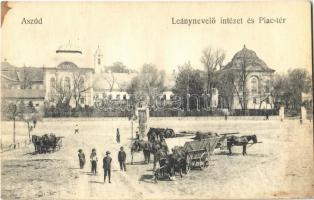1921 Aszód, Leánynevelő intézet és Piac tér, piaci árusok, szekerek, kerekeskút (fl)