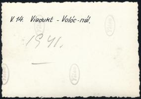 1941 Viadukt Volócnál (Volovec, Kárpátalja), feliratozott fotó, 5,5×8 cm