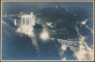 cca 1925 Budapest, a Szent Gellért-szobor és az alatta lévő épületek a Vár felé, éjszakai művészfotó, jelzés nélkül, 9×14 cm