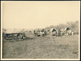 cca 1920 Cigány tábor, fotó, 8,5×11,5 cm