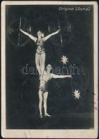 1932 2Rona2, cirkuszi artisták, fotólap, szakadással, 15×11 cm