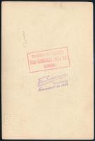 cca 1930 Adjak tüzet? - műtermi fotó, hidegpecséttel jelzett, Ströminger műterméből, 16×11 cm