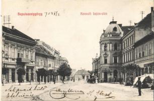 1908 Sepsiszentgyörgy, Sfantu Gheorghe; Kossuth Lajos utca és kávéház, Deák és Ferencz, Kozma Lajos és Fogolyán Endre üzlete, piaci árus / square, cafe, shops, market