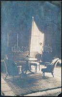 cca 1910 Szoba belső, képeslap hátoldalú fotó, 9x14 cm