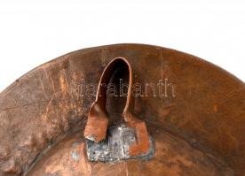 Iparművész réz fali tálka, akasztója sérült, d: 12,5 cm