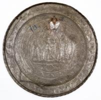 cca 1979 Iráni poncolt fém dísztányér, d: 39 cm