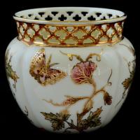 Zsolnay pillangó mintás, áttört kaspó. Kézzel festett, jelzett, hibátlan. m: 10 cm