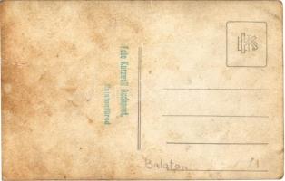 Balatonfüred, fürdőzők csoportképe. Foto Kurzweil, photo (szakadás / tear)