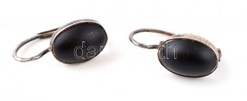 cca 1910 Ezüst(Ag) fülbevalópár, jelzett, 1,5×0,8 cm, laza kapoccsal, bruttó: 1,2 g