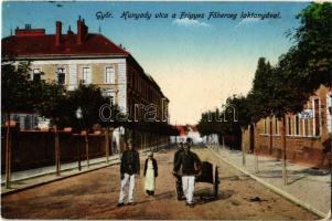 1916 Győr, Hunyady utca, Frigyes Főherceg laktanya, katona talicskával (EK)
