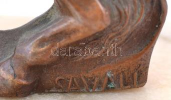 Savall jelzéssel: Lovag, réz, alabástrom talapzaton, m: 15 cm