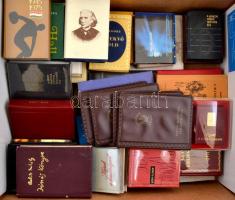 57 darabos minikönyv gyűjtemény. Benne sorszámozottak, kisebb példányszámúak, szépirodalom, szocreál...