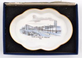 Herendi "Vác Dunai Cement- és Mészmű" feliratú porcelán tálka, kézzel festett, jelzett, hibátlan, eredeti sérült dobozában, 9x13x1,5 cm