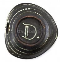 Iparművész kerámia tál, mázas kerámia, jelzett (D.), alján mázhibával és egészen apró lepattanással,...