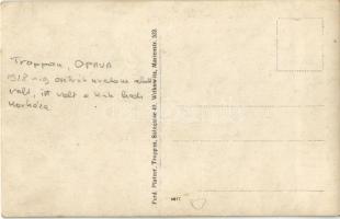 Sérült és lábadozó osztrák-magyar katonák nővérekkel és orvosokkal a troppaui hadikórházban / WWI Au...