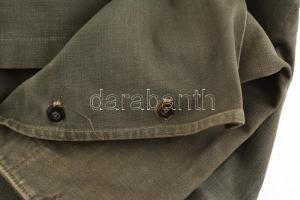 cca 1920-1930 Katonai vagy szanitéc hálózsák, bakelit gombokkal