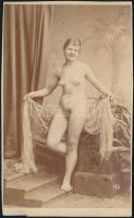 cca 1900 Erotikus fotó, fotó kartonon, körbevágott, 14x48 cm