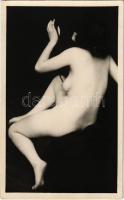 Erotic nude lady. photo (EK)