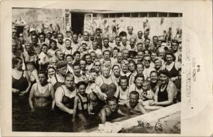 1949 Hajdúszoboszló, gyógyfürdő, csoportkép. Görög Foto (EB)