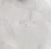 Szécsi kerámia, falatozó vadász fiú kézzel festett mázas kerámia, jelzett, hibátlan. m: 16 cm