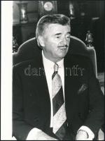 1986 Ferenczy József, a battonyai SOS gyermekfalu létrehozásának fő támogatója, 3 db feliratozott fotó, 18x24 cm