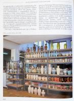 Hárs Éva: Zsolnay Pécs. Bp., 1997., Helikon. Kiadói egészvászon kötés, kiadói papír védőborítóval, j...