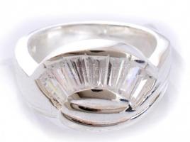 Ezüst(Ag) extravagáns köves gyűrű, jelzett, méret: 544, bruttó: 7 g