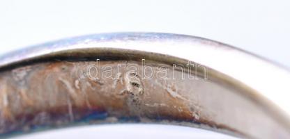 Ezüst(Ag) kék köves gyűrű, jelzett, elszíneződéssel, méret: 53, bruttó: 3,1 g