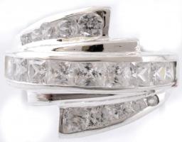 Ezüst(Ag) háromívű köves gyűrű, jelzett, méret: 54, bruttó: 6,4 g