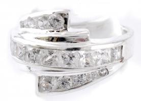 Ezüst(Ag) háromívű köves gyűrű, jelzett, méret: 54, bruttó: 6,4 g