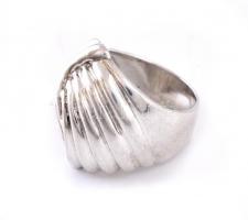 Ezüst(Ag) bordázott masszív gyűrű, jelzett, méret: 53, nettó: 10 g