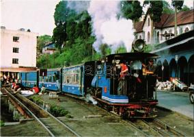 2007 A Darjeeling Himalája Vasút (DHR) B osztályú 782 pályaszámú Mountaineer nevű gőzmozdonya indul a Darjeeling-Kurseong Passanger-rel / Darjeeling Himalayan Railway locomotive - modern postcard