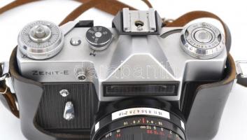 Vegyes fényképező tétel: Zenit-E SLR váz javításra szoruló zárszerkezettel, Meyer-Optik Görlitz Ores...