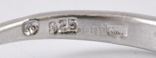 Ezüst(Ag) virágos, köves gyűrű, jelzett, méret: 58, bruttó: 2,5 g