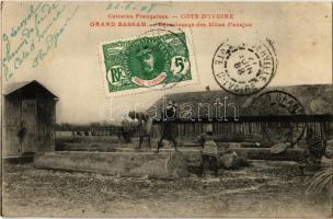 1908 Grand-Bassam, Equarissage des billes dacajou / constuction laborers, TCV card