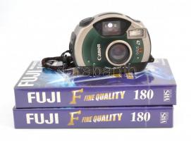 Canon IXUS-1 fényképezőgép, 23 mm objektívvel, vízálló, elem nélkül, kis kopásnyomokkal, kipróbálatlan, 4x10x7 cm.+ 2 db FUJI 180 perces VHS kazetta, bontatlan.