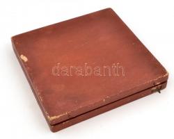 Herendi Viktória-mintás tálkák, 4 db, kézzel festett, jelzett, eredeti kopott dobozában, apró kopásn...